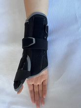 Load image into Gallery viewer, T TIMTAKBO Wrist guards for athletic use