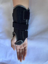 Load image into Gallery viewer, Hand wraps for sports use
